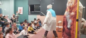 הצכת-חנוכה-סיפרייה